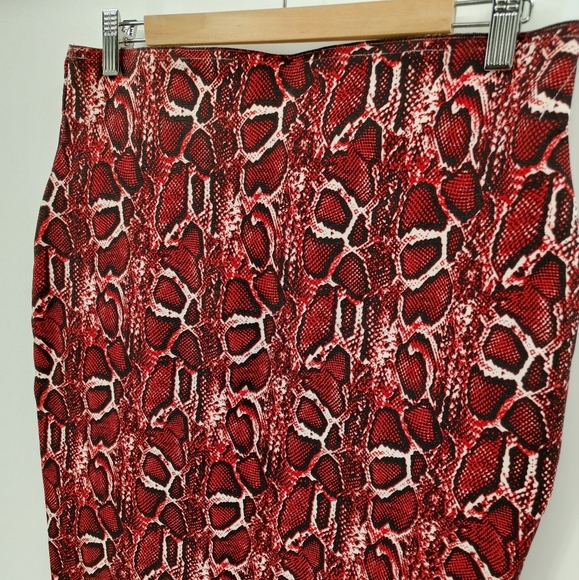 Shinestar | snake skin skirt - Picture 2 of 4